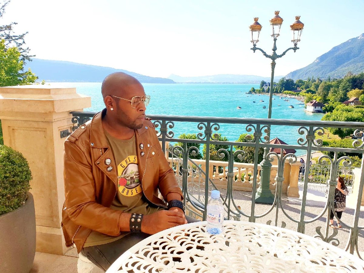 gdouglasworld's tweet photo. don t dream your life live your dream https://t.co/xq6ajqqI5X