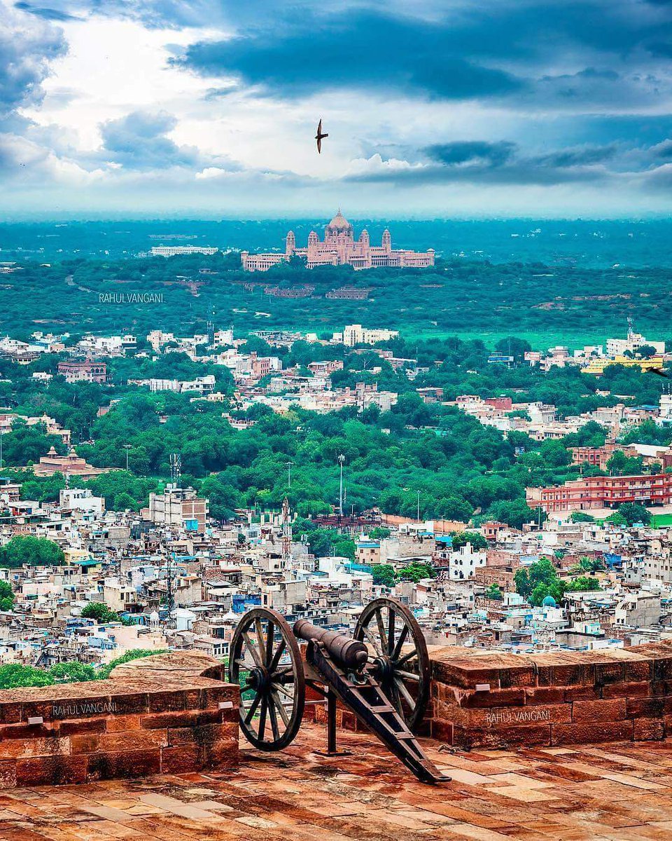 apextractor's tweet image. Our City..Jodhpur 

Always sun is straight...but always live green.