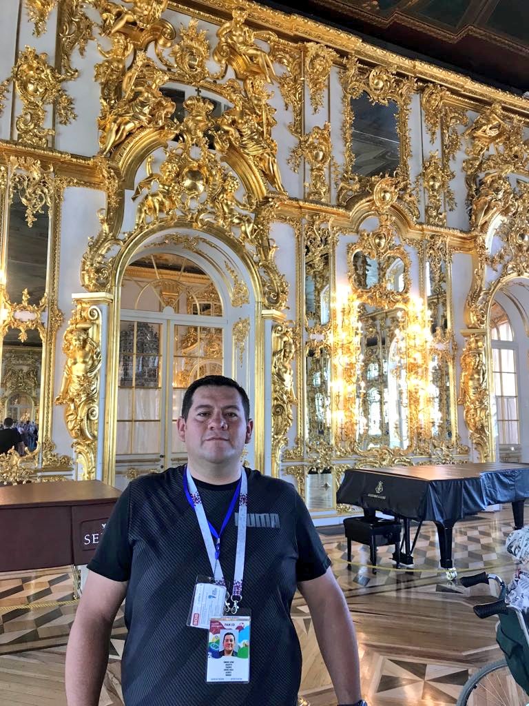 WayQuito's tweet photo. Los #ViajerosFutboleros en #SaintPetersburg visitando el Palacio de Catalina. El sábado disfrutarán el partido #ENG vs #BEL por el 3er lugar de #Rusia2018 https://t.co/LGH9QK9GqN