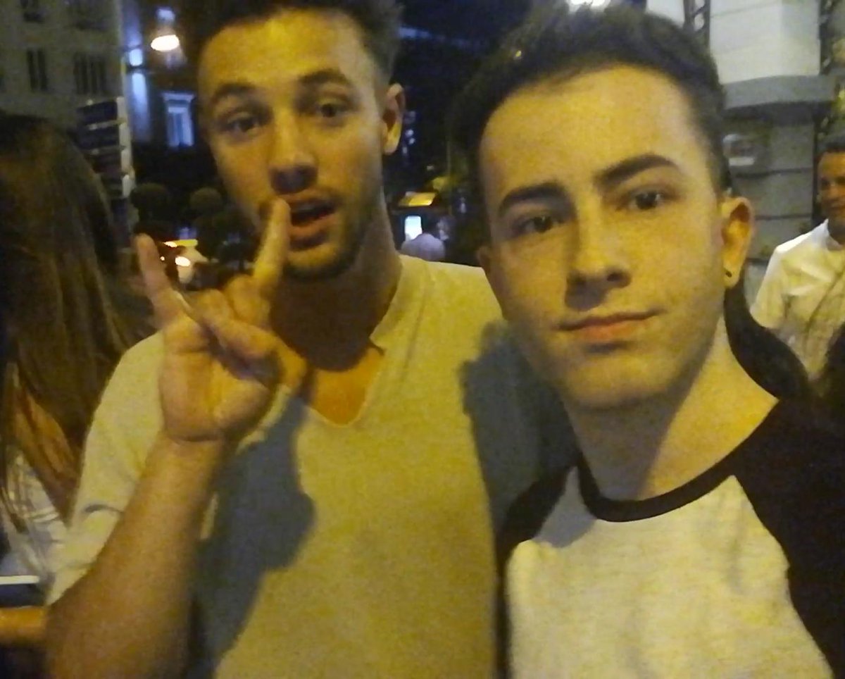 UpdatesDallasSp's tweet image. Cameron con fans ayer en Madrid