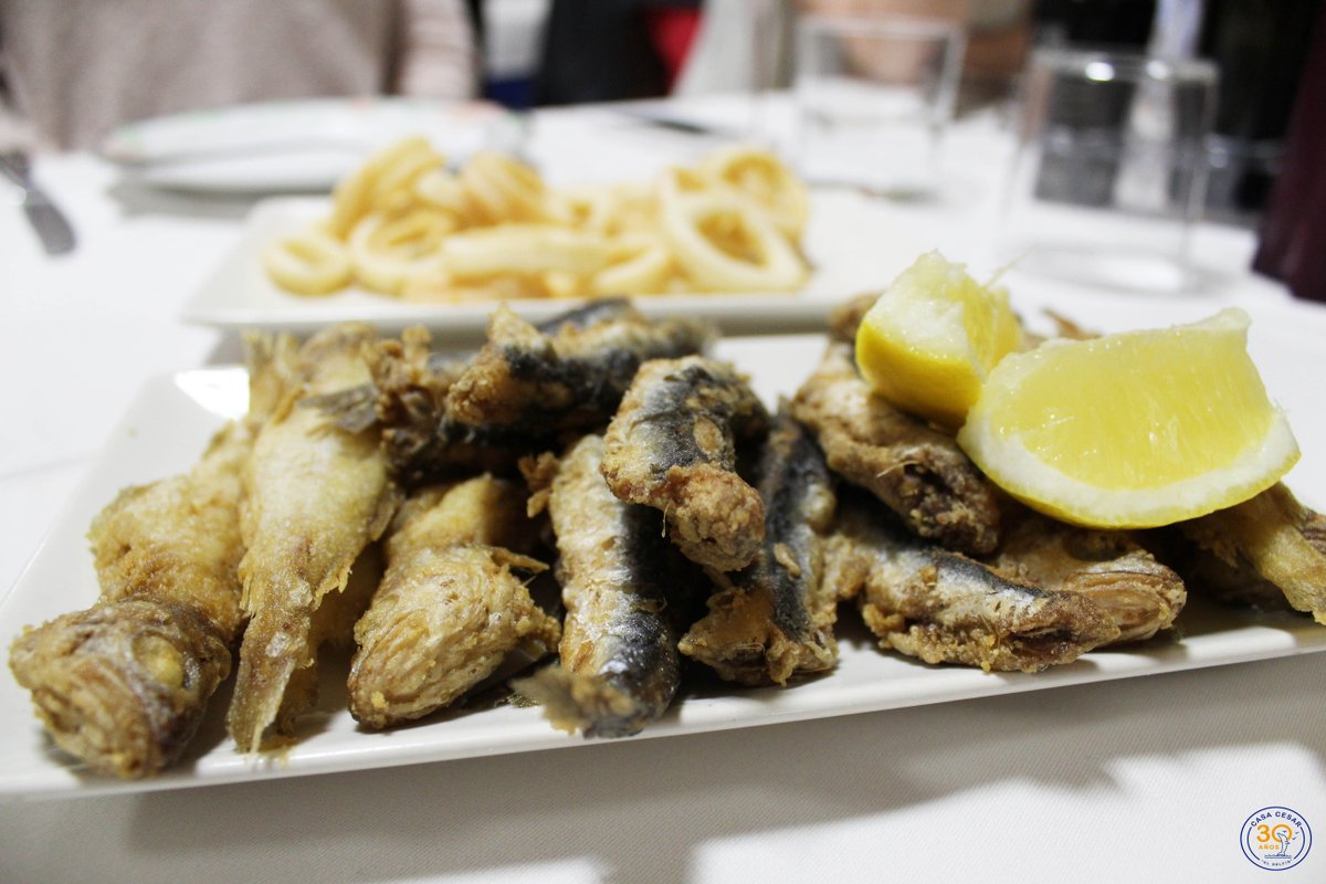 CasaCesarDelfin's tweet photo. Nos encantan los #jueves, nos encanta la #buenacomida y a esta rica fritura de pescado no nos podemos resistir ¿y vosotros?
Vamos que ya no queda nada para el #finde 😉
Os esperamos en #CasaCesar "El Delfin"
Info y reservas ☎️ 963 55 57 10
#valencia #food https://t.co/Txblr2UE7J