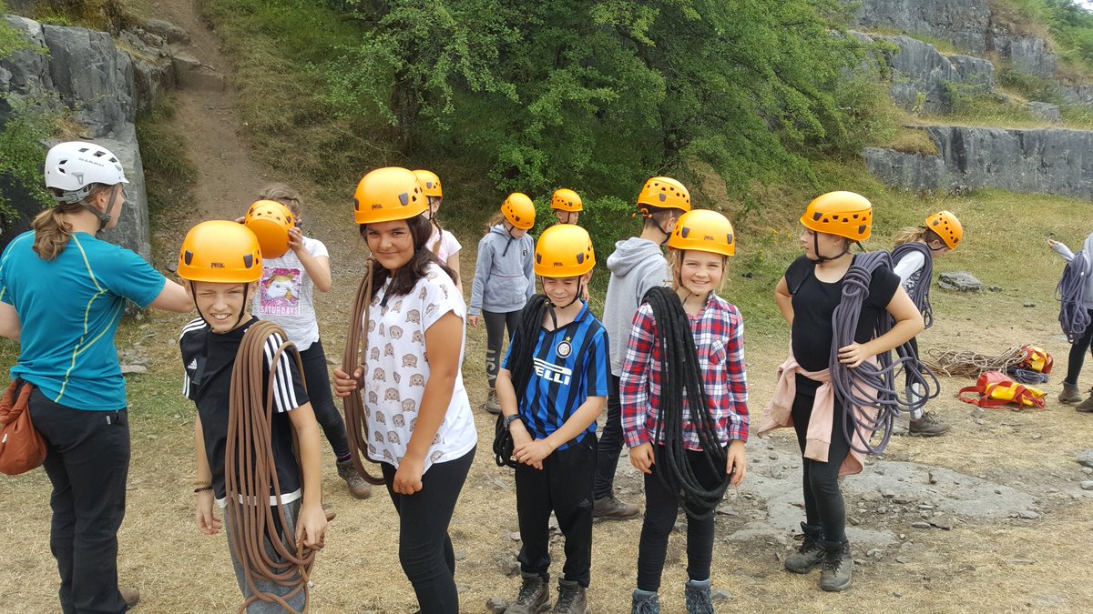 walwaynecourt's tweet photo. Yellows are getting ready to climb. #plas2018 #howhighcanyougo #adventure https://t.co/aFyvYAvNUb