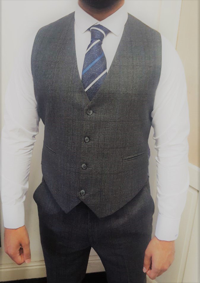 JookClothing's tweet photo. Everyday is a fashion show at Jook!

 We were delighted to tailor a 3pc suit for this customer using flannel wool material and a paisley lining finish on the back of the waistcoat #jook #fabric #tailored #readymade #menswear #bespoke #wool #bradford #huddersfield #savilerow https://t.co/fEqLzaj0kr