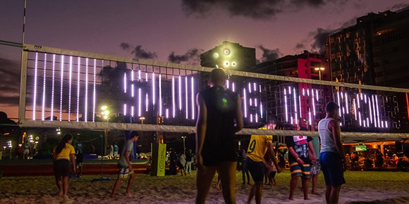 Een gave, digitale volleybalnet voor sportieve evenementen bit.ly/2DHLl4x