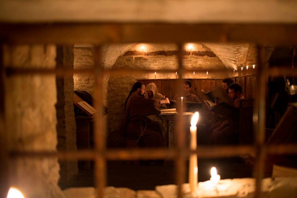 IlexElice's tweet photo. Hai mai ascoltato degli autentici canti #gregoriani dal vivo? Entra nel suggestivo #monastero, immergiti nel #medioevo e lasciati trasportare dalle antiche liturgie cantate da veri cantanti in abiti da #frate 🎵🎶🕯️#estate2018 #agosto #eventi2018 #Abruzzo #Pescara https://t.co/vW7LpCA1iv