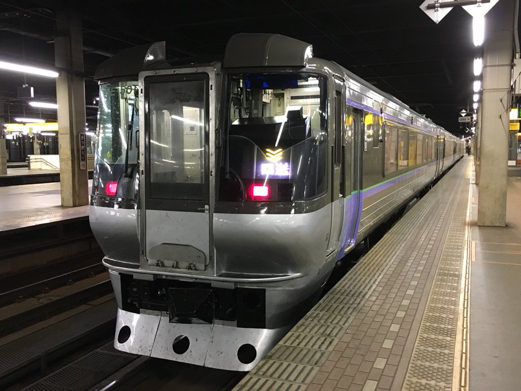 785系といえばやっぱり今もスーパーホワイトアローのイメージ。そして