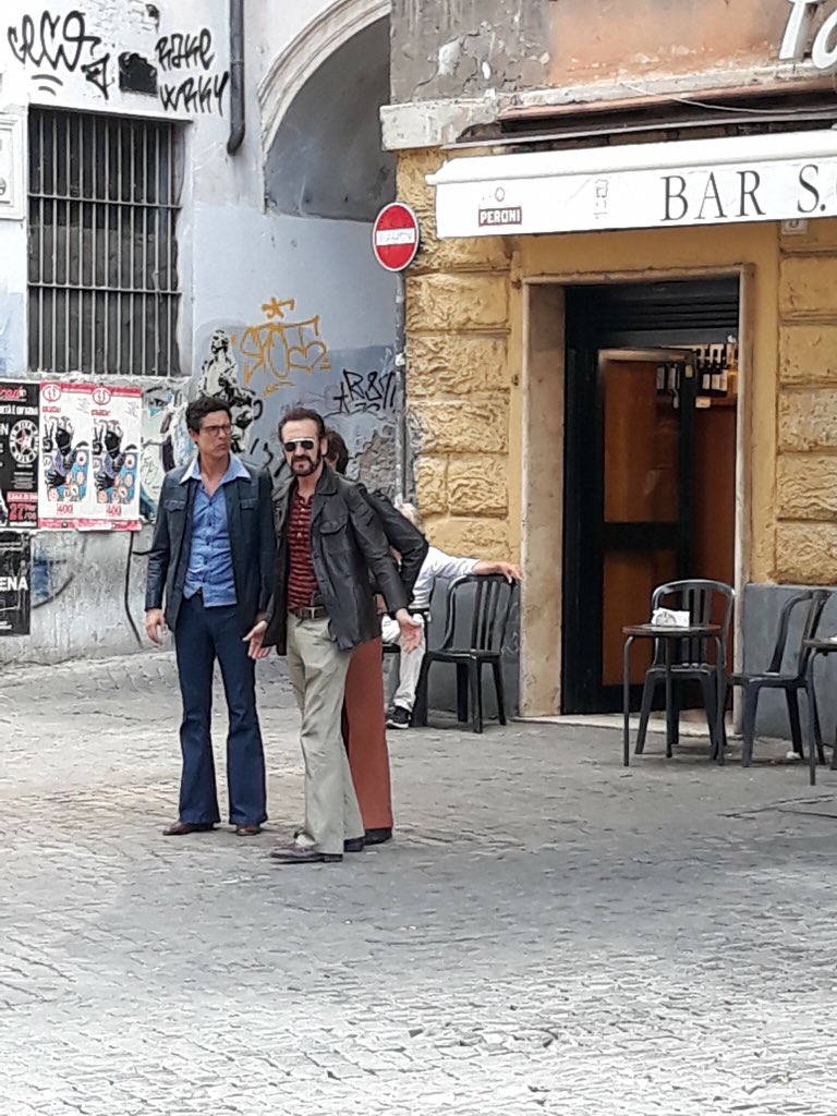 ...fanno bene a chiudere il Bar di Marcello... guarda che brutti ceffi😂😂😂 #AlessandroGassman
#MarcoGiallini...sul set di 'non ci resta che il crimine' @GassmanGassmann @marcogiallini