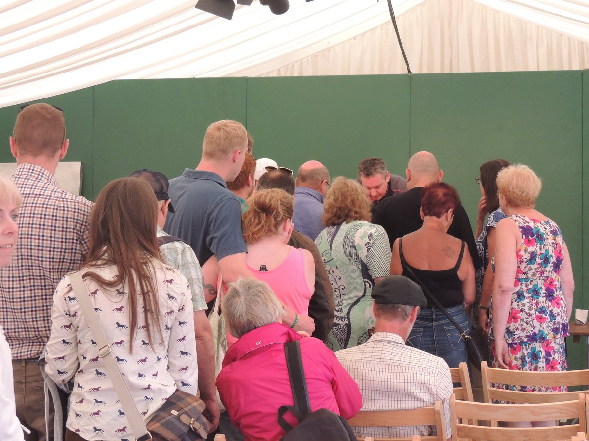 Had a fun morning cooking <a href="/greatyorkshow/">Great Yorkshire Show</a> in the Game Cookery Theatre. Thanks to the wonderful <a href="/stephaniejmoon/">Steph Moon</a> for compering my demo. Hope everyone enjoyed it! Click through to my website for the recipe frenchchefathome.com/mushroom-quail…
<a href="/YorksFoodFinder/">Yorkshire FoodFinder</a>