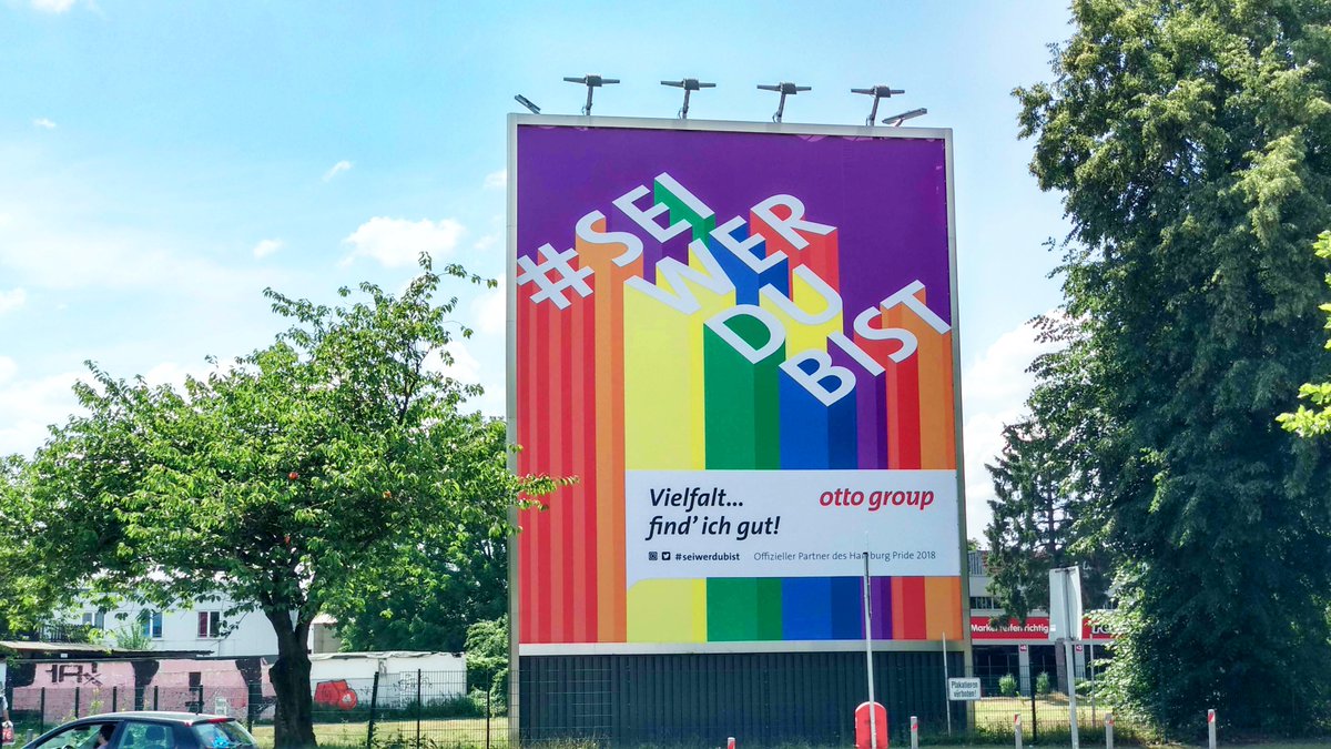 #seiwerdubist: Ab heute ist die "Bramfelder Spitze" bunt! Wir unterstützen <a href="/Hamburg_Pride/">Hamburg Pride</a> und setzen beim #CSD2018 mit eigenem Truck ein Zeichen für #Vielfalt und #Toleranz. Zahlreiche Konzerngesellschaften der Otto Group sind dabei. #welovediversity #HamburgPride #ottogrouppride