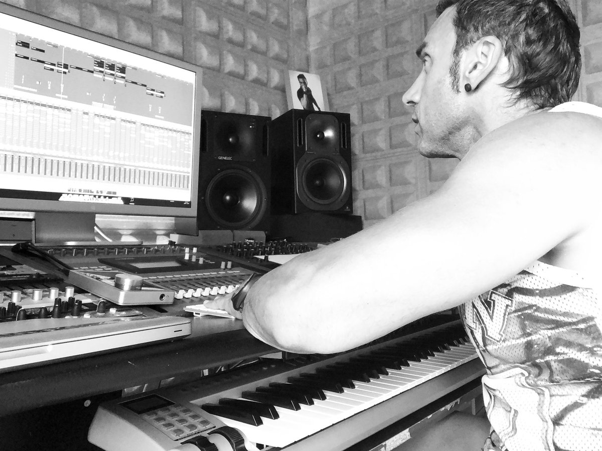 RecordsBoss's tweet image. En nada arrancamos con 
The Boss Records 
Cargado de nuevo musicon!! 
Work Work Work