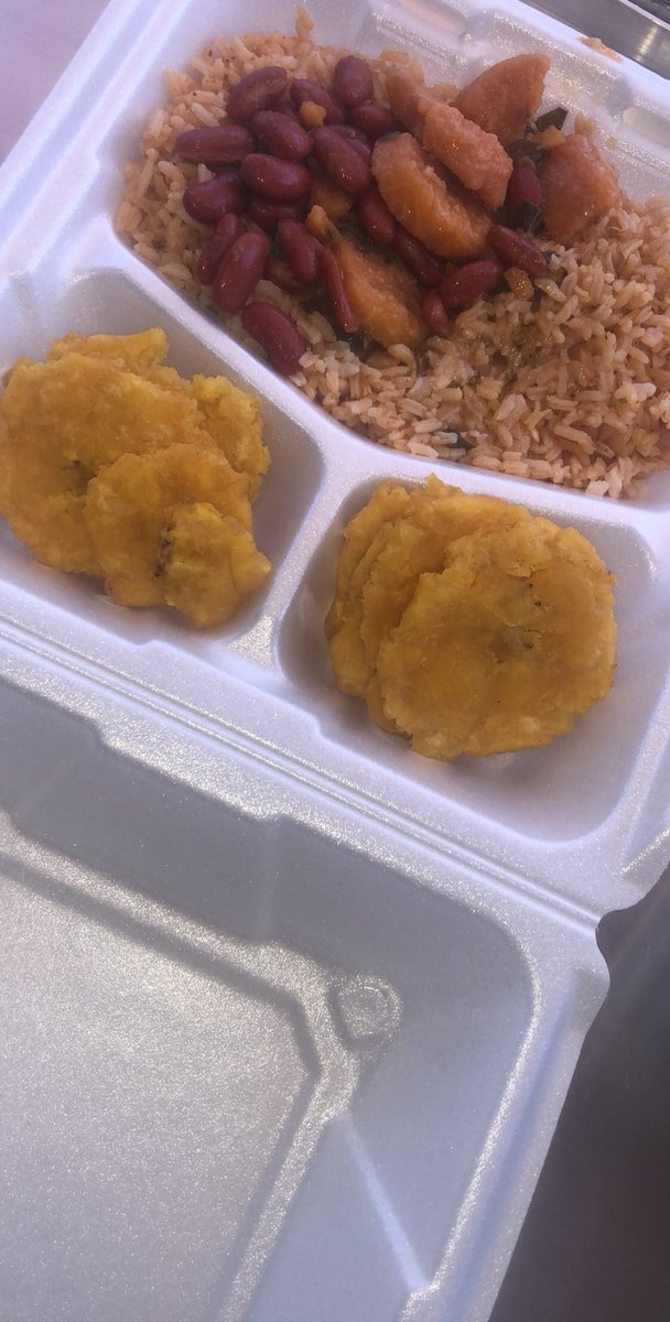 thepullupllc's tweet photo. Vegetarian? I got you 🤗 #ThePullUp #Lunch #VegetarianPlate #Meatless #Tostones #Rice #Beans #VecnaTechnology #ThursdayDoubles #ShiftOne https://t.co/NJWvehHNGD