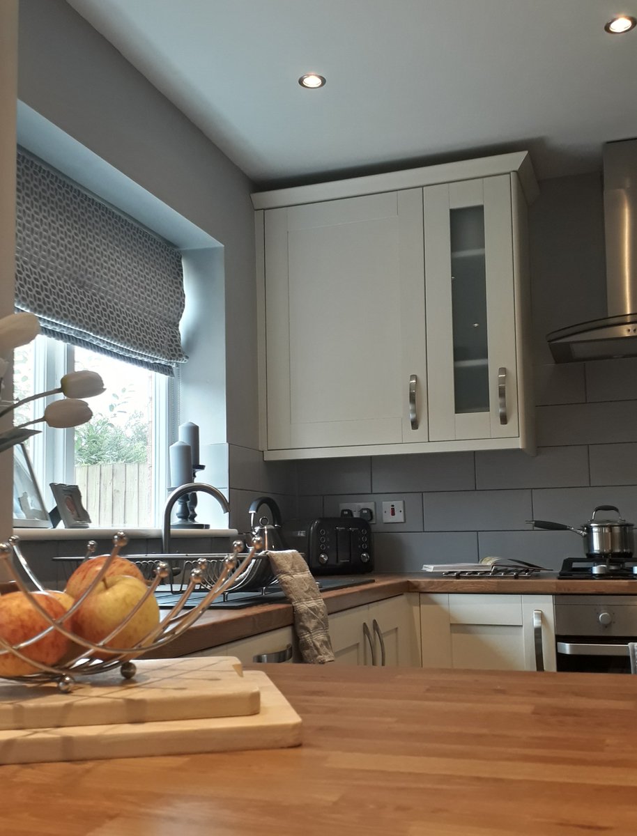 ❤ of the house.
kainteriors.co.uk
#interiordesign #interiors #designer #onlineinteriordesign #kitchen #finishingtouches #accessories #romanblind #tiles #paint #colours #flooring #heartofthehome #greys #ivory #woodworktop
