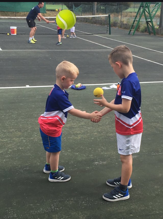 Bec123's tweet image. These two are loving the @BritishTennis #tennisforkids lessons @batleytennis @kal_sports @KALfitness
