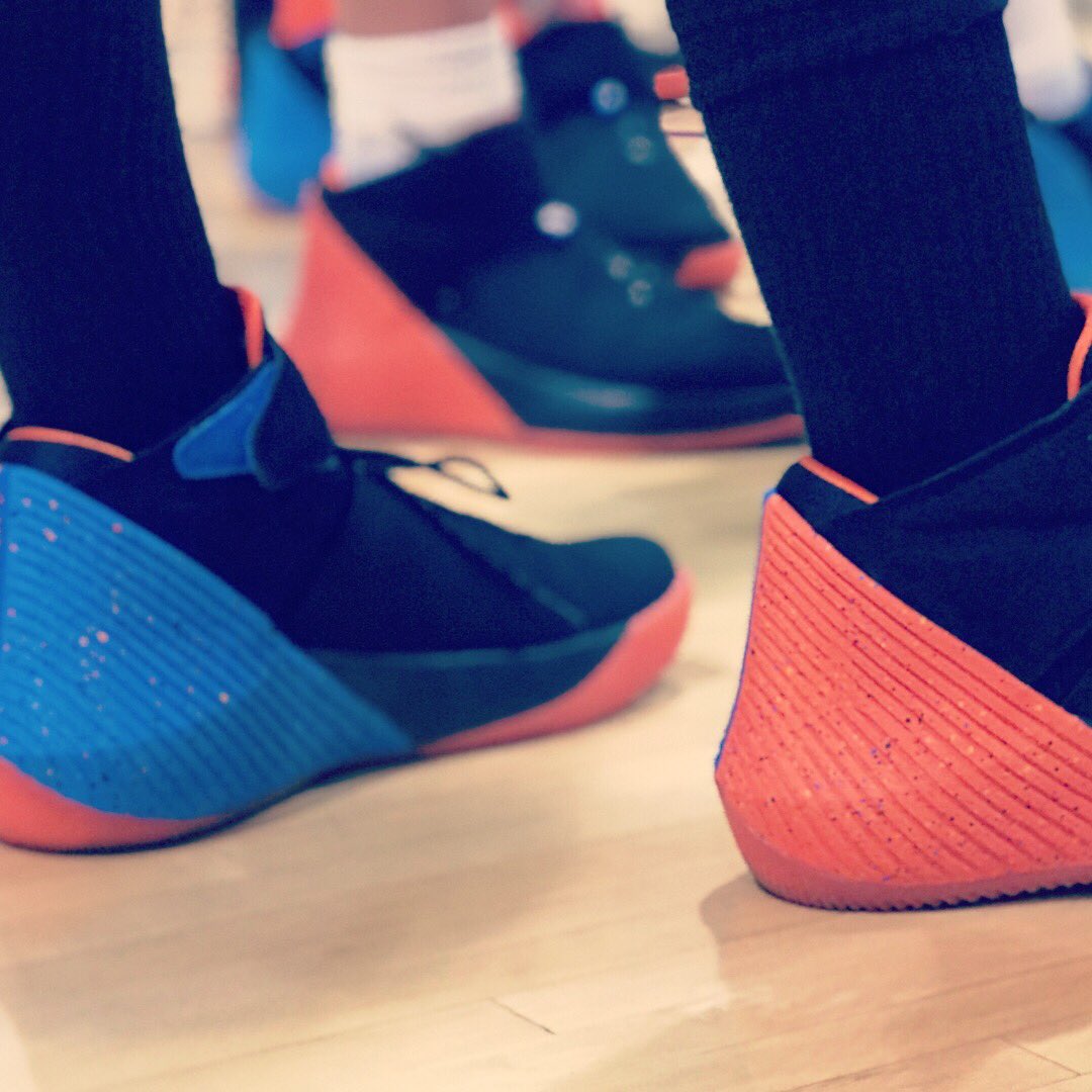 GatorsWBK's tweet photo. Sup @russwest44, how’s that 🔶 &amp; 🔷 👀 on our new J’s? #JordanFam #ItLooks🔥🔥🔥 https://t.co/6dqlZ3LC3U