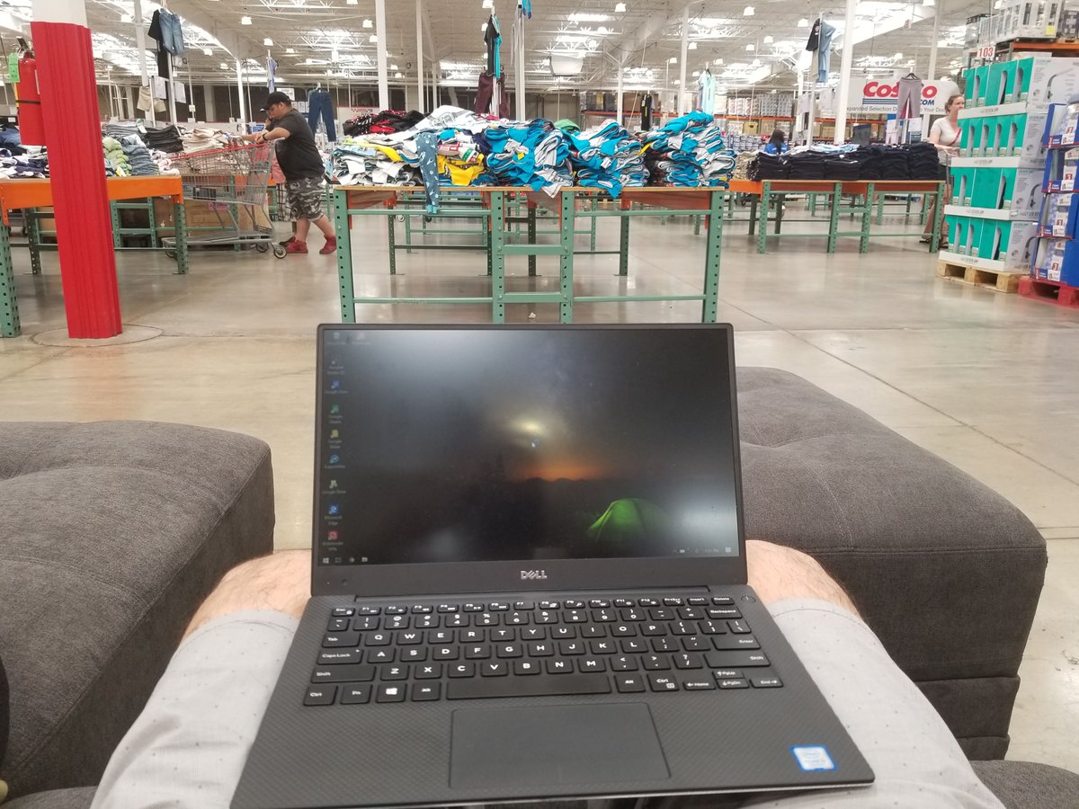 gregoryswong's tweet photo. Working today from @Costco's "business center" while new tires get installed. https://t.co/FIlsdF8jX2