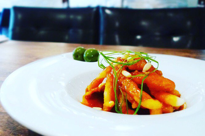 Kom gezellig hotpotten bij Red Pepper in Rotterdam. Geniet van de spicy gerechten uit de Sichuanese keuken. Proef de diverse pikante smaken met heel veel verschillende aroma’s.  bit.ly/2KQpRee #rotterdam #hotpotten #sichuan #diner #tastyclub