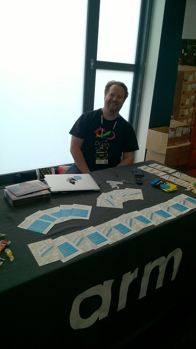 BrianLinuxing's tweet image. #armmbed with @thegecko at #FullStackCon
