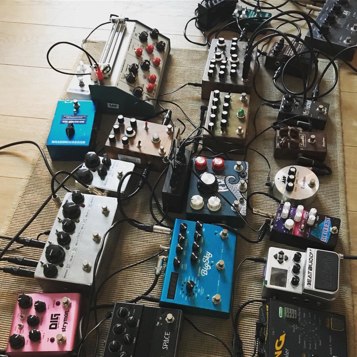 Check out the impressive pedal collection by <a href="/vintageandrare/">Vintage & Rare</a>. Share your pedal rig and get featured in our account. #PedalPorn | #DrumMachine | #BeatBuddy | @strymonengineering | <a href="/tcelectronic/">TC Electronic</a> | @bossfx_us | @fulltoneeffects