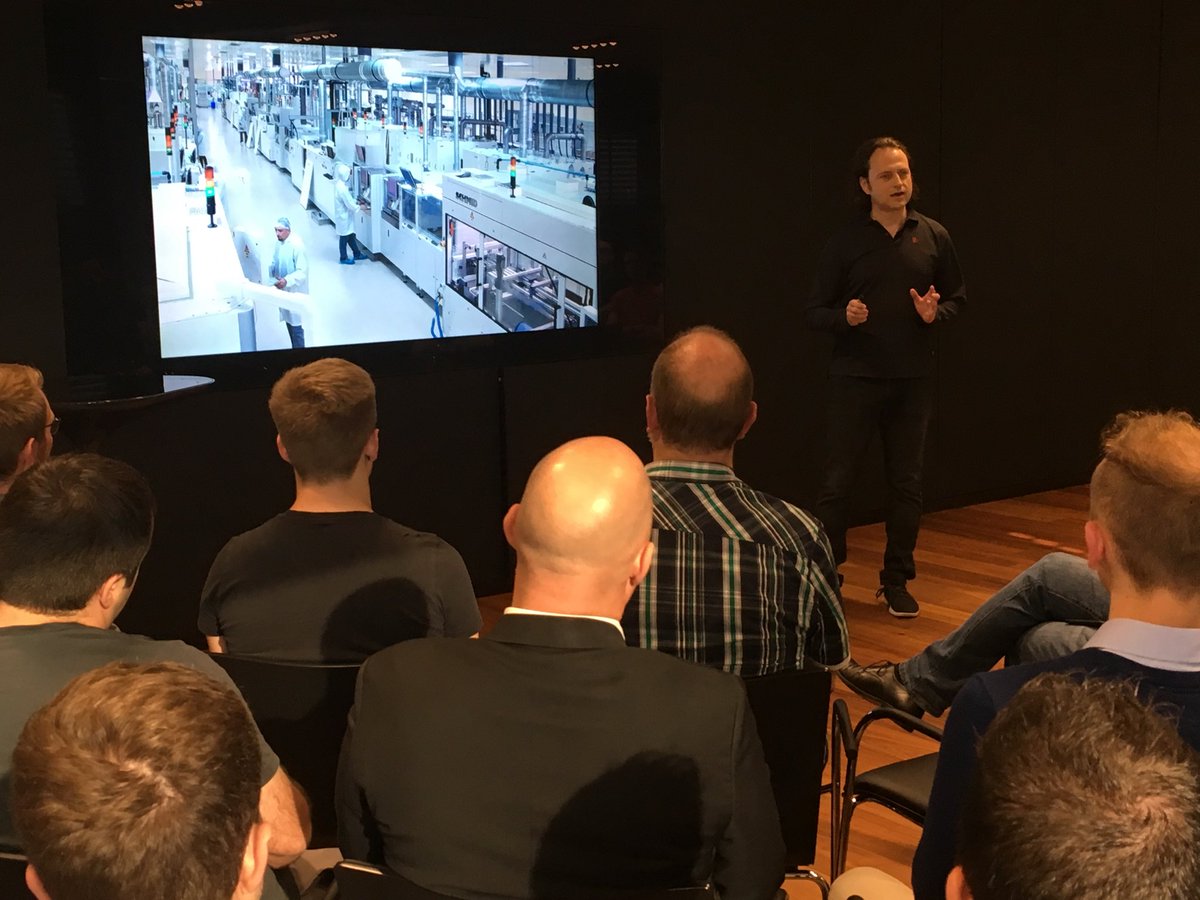 PeterJungX's tweet image. I am happy to welcome Frank Buckler at #CologneAI talking about #2ndGenerationAI. #CausalMachineLearning