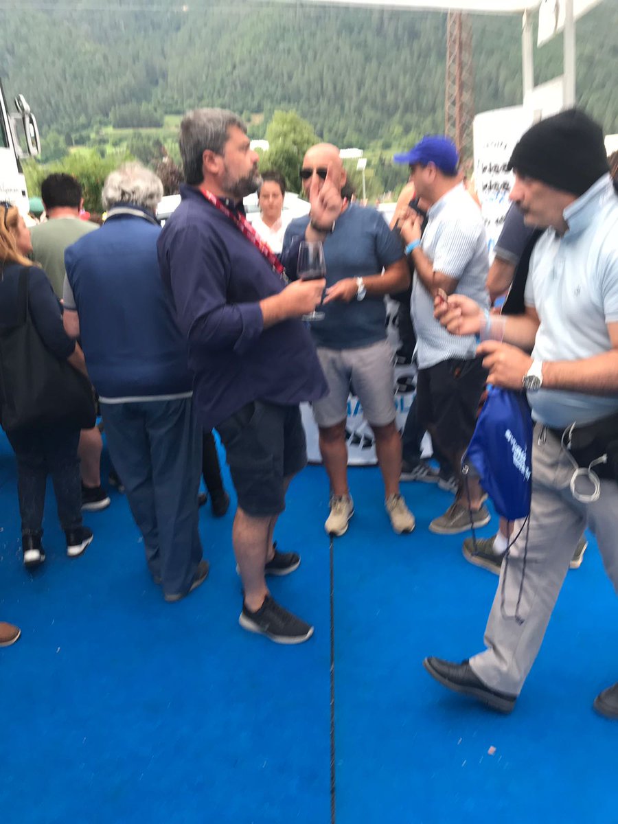 kisskissnapoli's tweet photo. Anche quest'oggi l'aperitivo a Dimaro lo offriamo noi!!!! #AperitivoKissKissNapoli #Dimaro2018 #ForzaNapoliSempre https://t.co/C467SCjx7N