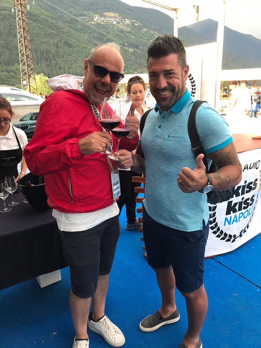 kisskissnapoli's tweet photo. Anche quest'oggi l'aperitivo a Dimaro lo offriamo noi!!!! #AperitivoKissKissNapoli #Dimaro2018 #ForzaNapoliSempre https://t.co/C467SCjx7N