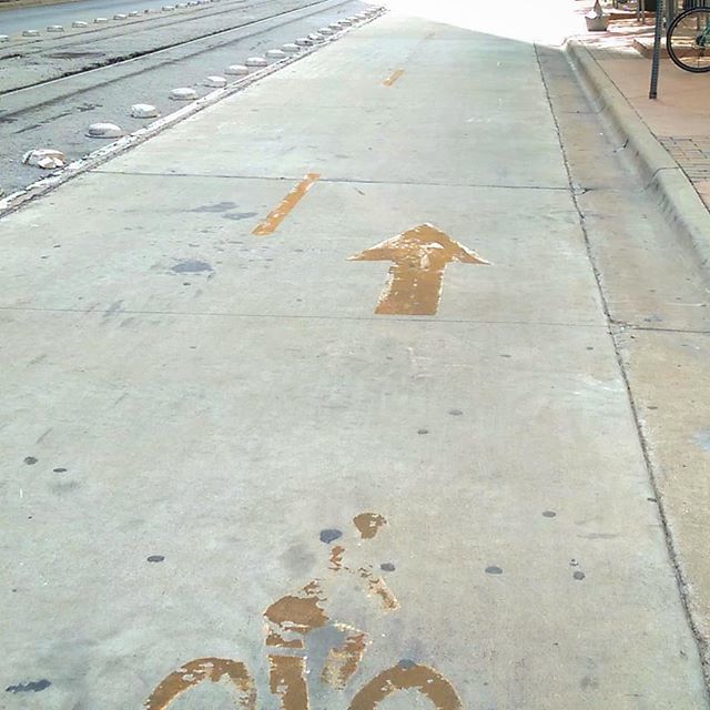 VieCycle's tweet photo. Bike lanes in Austin...awfully quiet on a Monday afternoon.
.
.
.
.
#bikelanes #bike #bikesafety #safe #ride #ridebikes #cycling #notamsterdam @Austin #atx https://t.co/kX1FxxyPfj https://t.co/50o1xTyxbh