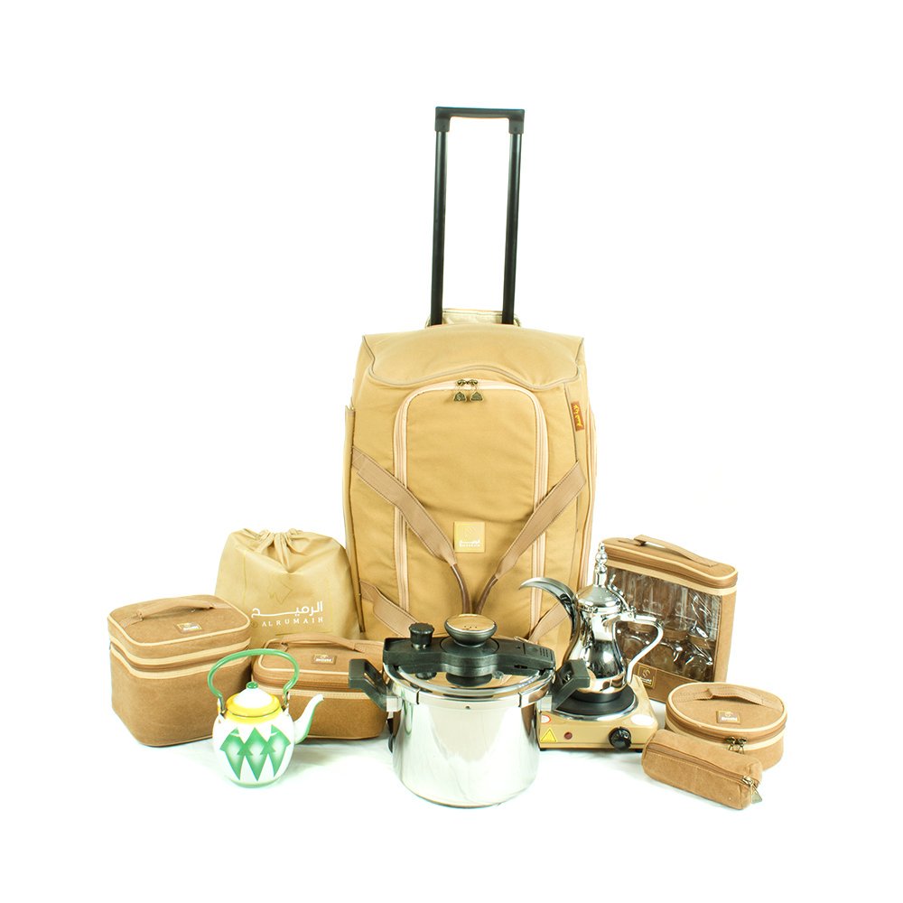 عزبة المسافر:
خيارك العصري للرحلات اينما كانت الوجهه.
مناسبه للطائرات والفنادق حيث أنها لاتحتوي على علب غاز بل موقد كهربائي.
 مقسمه من الداخل بحيث تمنع تحرك القطع التي بداخلها وقت الشحن.
للطلب من الموقع alrumaih-f.com.sa