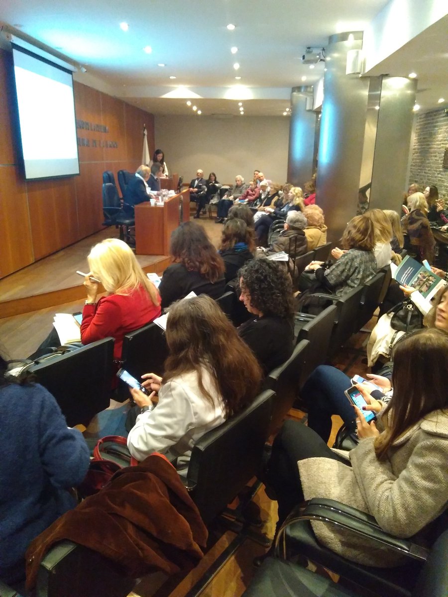 .<a href="/msaieg/">Magui Saieg</a> de @F_NavarroViola y Ana Tambussi de <a href="/ficargentina/">FIC Argentina</a> dan la bienvenida al evento.