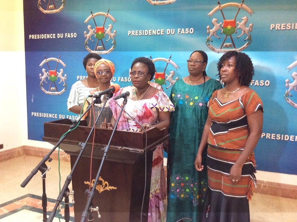 presidencebf's tweet photo. La présidente de l'association burkinabé des sages-femmes a indiqué être venue informer @rochkaborepf de la tenue à Ouagadougou du 26 au 28 juillet du 2e congrès de la Fédération des associations de sage-femme d'Afrique francophone #FASFAF #Burkina #lwili https://t.co/UomzsDJYR9