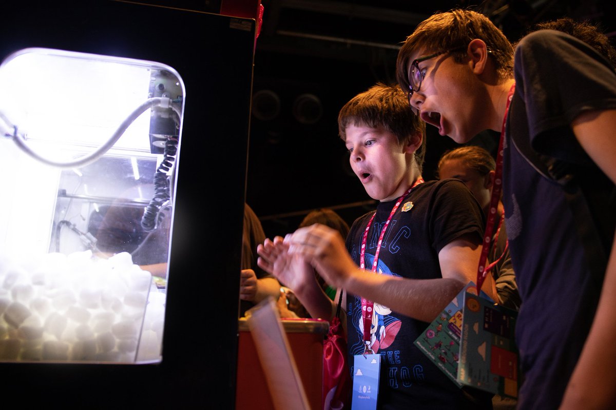 Raspberry_Pi's tweet image. LED cubes, explosive science, giant mushrooms, tiny museums, racing robots, 1300 visitors, 60 volunteers, and a local heatwave made #RaspberryFields 2018 a weekend of wonder. Watch our latest video and see more photos from the event in today&apos;s blog post: raspberrypi.org/blog/relive-ra…