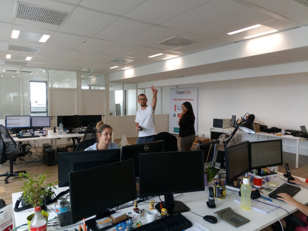 3615thomasbevan's tweet photo. Déménagement quasi fini, on est pas bien là ! ;) https://t.co/LJHYY727BF