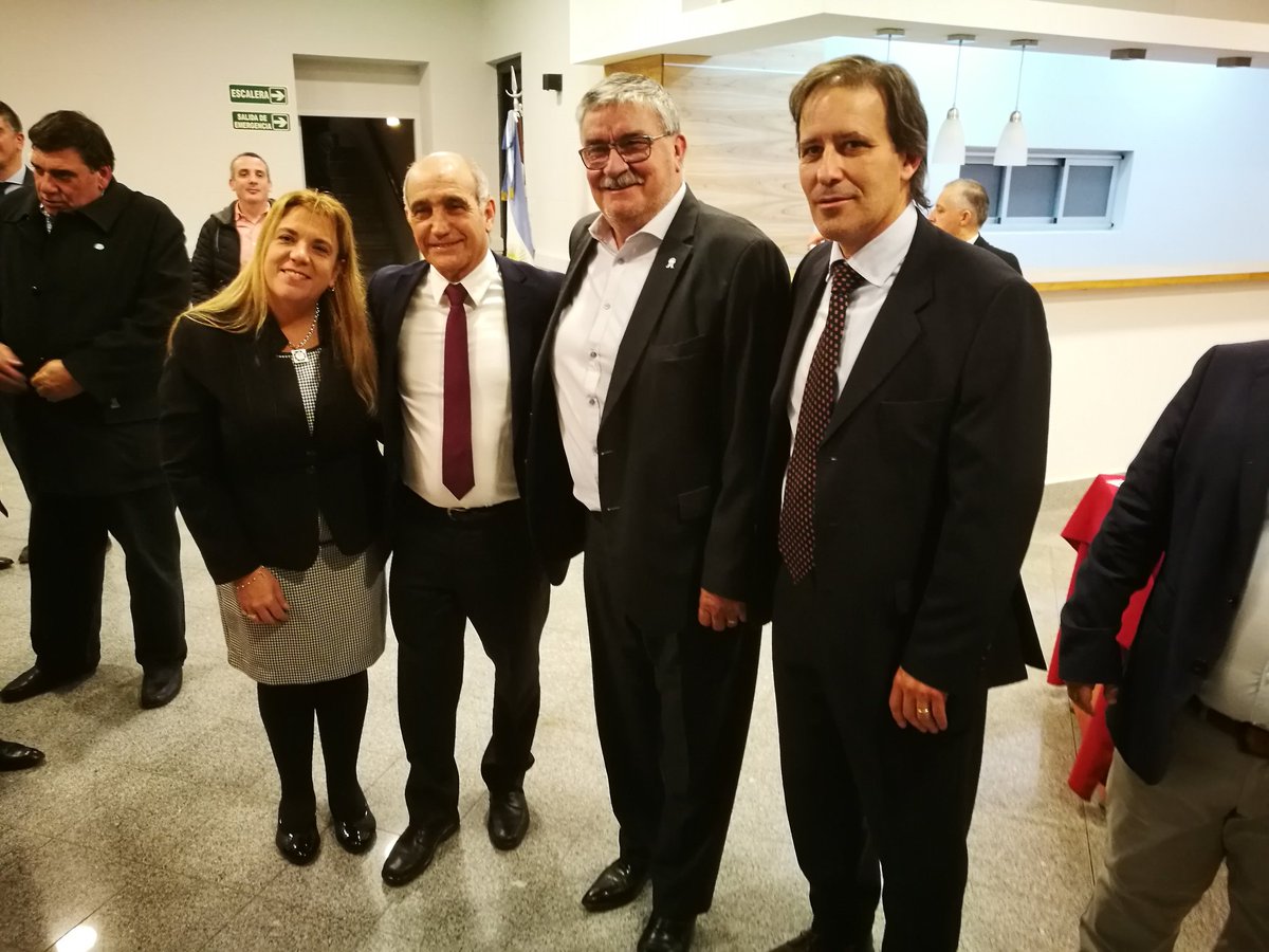 PrensaBragado's tweet photo. El intendente @gaticavice junto al vicegobernador @SalvadorPBA  en la presentación del proyecto G20  experiencia educativa de consenso https://t.co/txYdbN3lTE