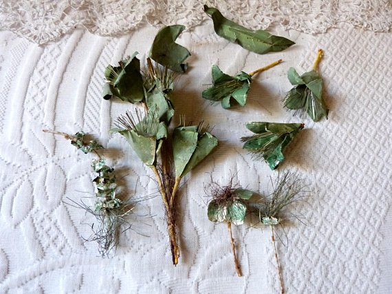 TinaFerrand's tweet image. 8 flowers and leaves for tlc Antique French altar church decor Blessed flower bouquets in green foil paper, latoen koper, religious antiques... Guaranteed! #flowerdecor #paperdecor #flowersdecor etsy.me/2urWUKC