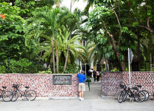 eatonbikes's tweet photo. Don't miss a second of the #HemingwayDays fun. Reserve your rides online and schedule complimentary delivery to your guesthouse or hotel. 
https://t.co/PhnX2ZADei #BicycleRental #BicycleRepair #BicycleRetail #JustBike #NeedAGoodRide #FloridaKeys #KeyWest https://t.co/wxn8p7d2aT