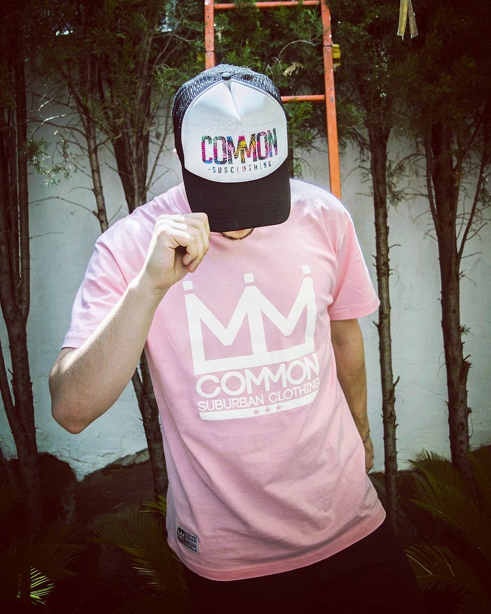 COMMONSCLOTHING's tweet image. Cami colour + gorra trucker. Esta es la movida de la que tanto hablan. Ficha commonsuburbanclothing.com BE COMMON! #Copa2018 #Orgullo