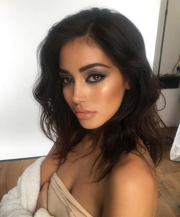 cindyO2L's tweet photo. I was a make up model for CT https://t.co/KHIljvwxzN