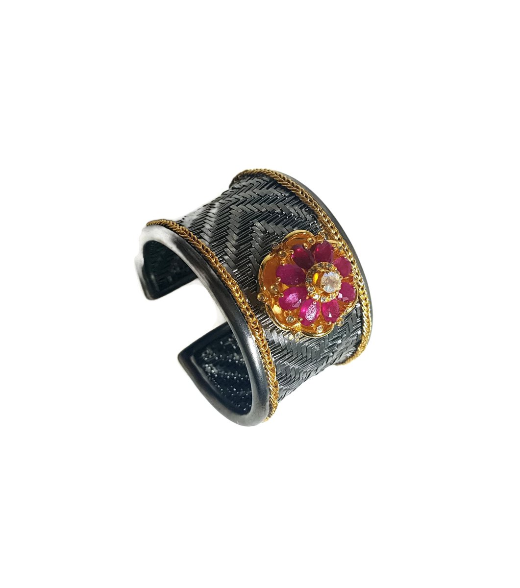 Silver Gold & Black plated stone cuff #ruby #rainbowmoonstone #rainbowmoonstonejewelry #whitetopazjewelry #rubyjewelry #cuffbracelet #cuffbracelets #jewelrydesigner #jewels #adore #adorejewelry #adorejewels #wholesalejewelry #wholesalejewellery  #fashionjewels  #handmadejewelry