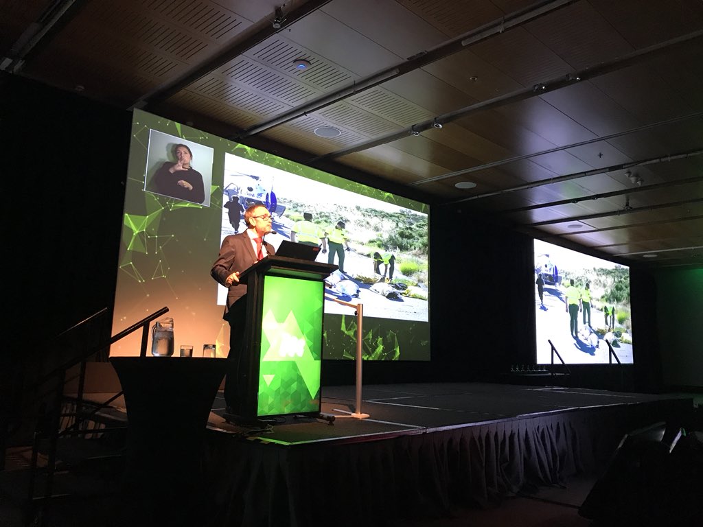 amarilishorta's tweet photo. Especialista español Luis Montoro en #MutualSummit2018: en Chile el 2017 hubo 100 muertos más por siniestros viales que en España, con 30 millones menos de autos, es inconcebible!!! #LeyConvivenciaVial https://t.co/DwYEXhAgEz