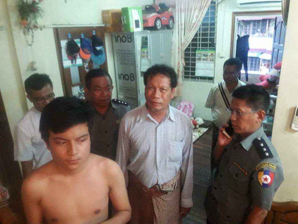 အရင္​
အ​ေကာင့္​အျဖဳတ္​ခံရတယ္​
အခု​ေတာ့
ငါးမင္​း​ေဆြဖမ္​းသြားပါၿပီ