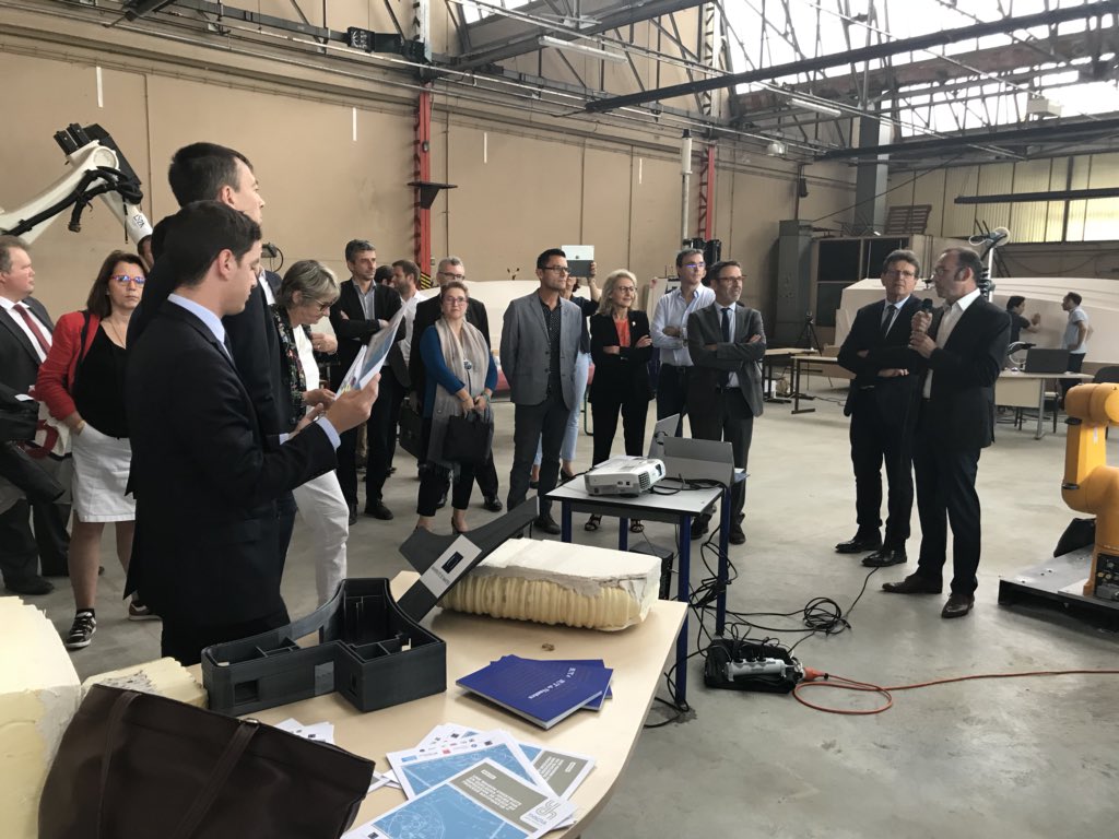 CdLavergne's tweet photo. Projet YHNOVA : logement social construit en imprimante 3D sur site :
Un logement de 95m2 innovant, à coût réduit, qui s’adapte au terrain, sans déchet de construction et toutes certifications!
Une start up nantaise en 1ère ligne sur la scène internationale et qui a de l’avenir! https://t.co/nWAbWhhSxd