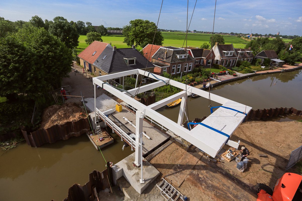 ReefInfra's tweet photo. Op dit moment hebben we meerdere #vacatures in de wegen- en betonbouw. Spreekt jou de functie van Walsmachinist, Uitvoerder of Calculator aan? Lees dan snel verder: https://t.co/m4sNRw8BII https://t.co/pKjOtS2Pbu