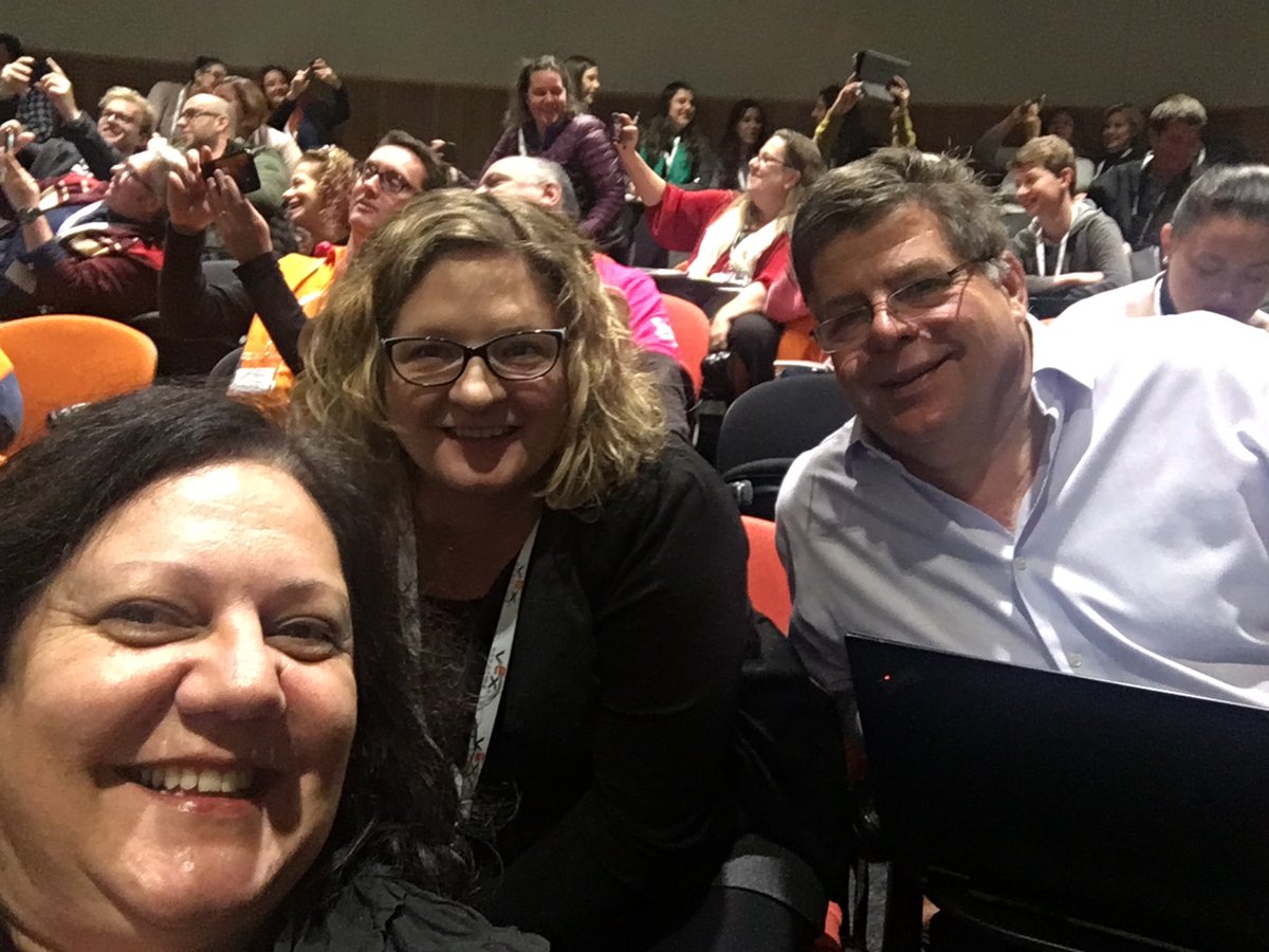 EdTechSA's tweet image. ⁦@art_cathyhunt⁩ Look, we took selfies and had a great time in your keynote! #EdTechSA2018 ⁦@canhaynes⁩