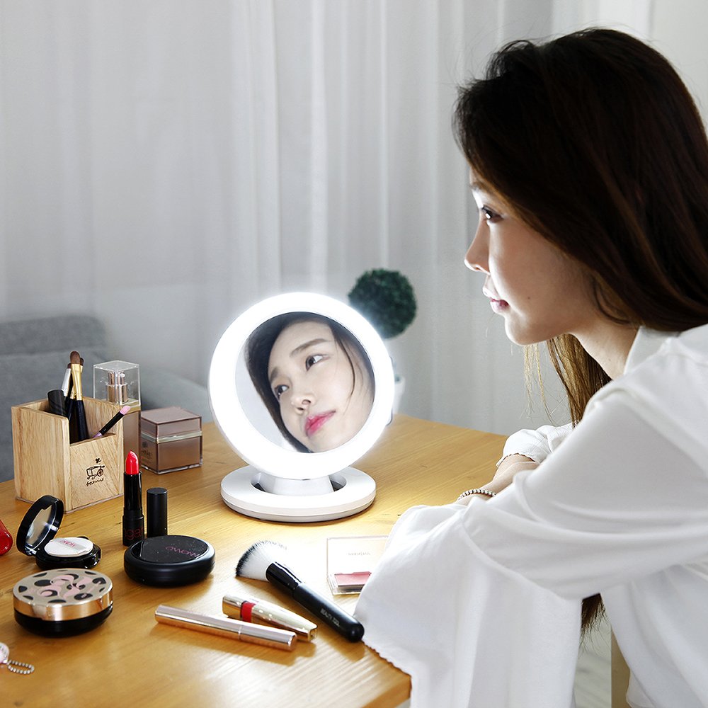 2018하이서울 우수상품브랜드 어워드 ['아이디어상품' 선정(포스크 미인거울)]

서울시청 산하 서울산업진흥원에서 진행한~ 어워드에서 [아이디어상품]으로 선정되었습니다.

#하이서울우수상품브랜드어워드 #포스크미인거울 #포스크코리아 #화장거울 #LED조명 #바람 #미니화장대 #무드등 #미니선풍기