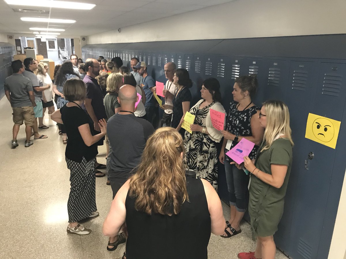 andrew_haaheim's tweet photo. Lining up to work out the Shades Of Meaning! @validateaffirm #CLRsummerinstitute #MnCLR #CLRstrong https://t.co/Ia09uxSplL