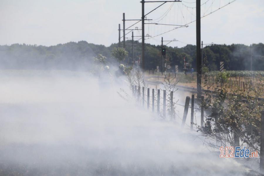 🚨 Vrachtwagen trekt bovenleiding spoor kapot in #Lunteren en veroorzaakt bermbrand 112.press/QbKWfr 112Ede https://t.co/KiW3iTScfH