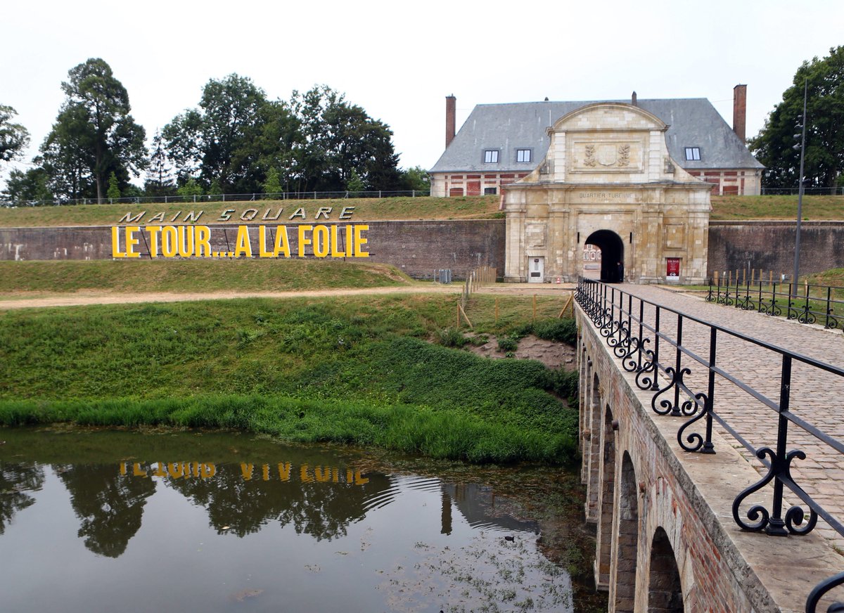 Jlechevestrier's tweet photo. #MainSquare2018 🎸  ➡ #TDF2018 Un mois de juillet de folie pour la citadelle de @GrandArras 
📷 @voixdunordarras https://t.co/VsNxJashO9