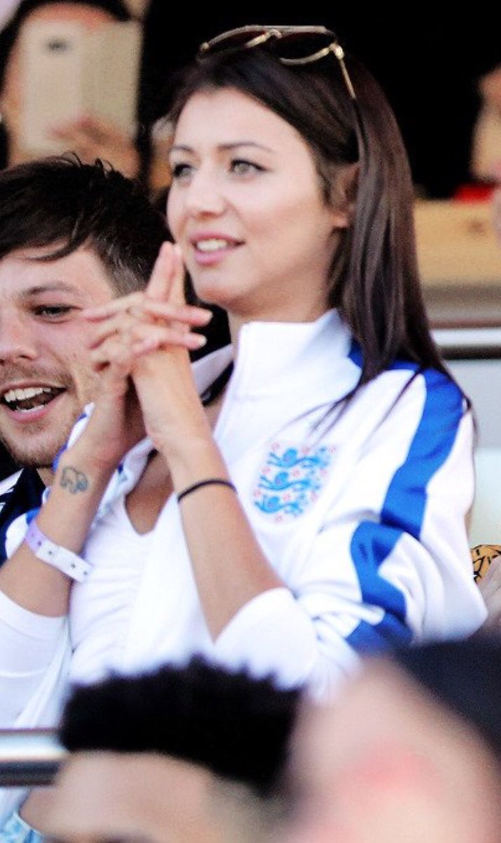 preettaayy's tweet photo. She looks like me watching my team play lol https://t.co/3LcDP3QPHy