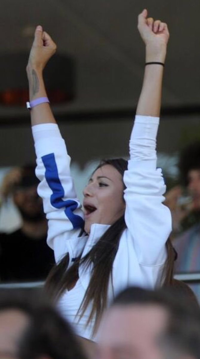 preettaayy's tweet photo. She looks like me watching my team play lol https://t.co/3LcDP3QPHy