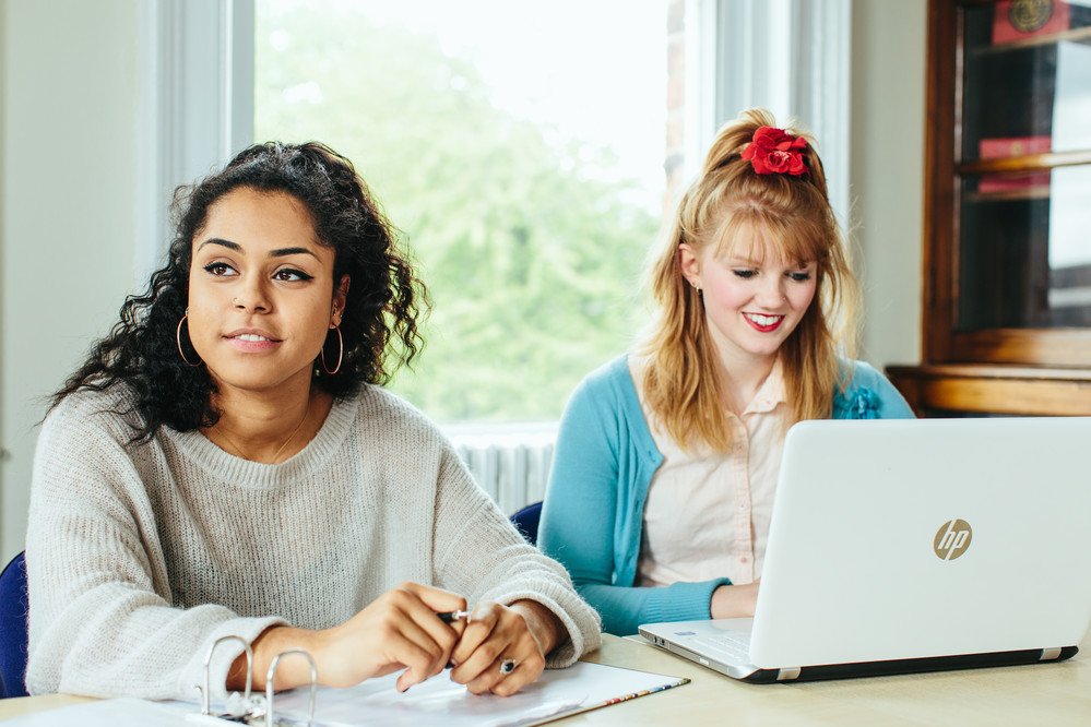 uoldigital's tweet photo. Wondering which university degree is right for you? Get a taste of undergraduate study with one of our short @universityleeds #onlinecourses . Check out our available subjects! #leeds4schools #teachersresource https://t.co/3JW24yJyP9 https://t.co/zWcr3kuPXi