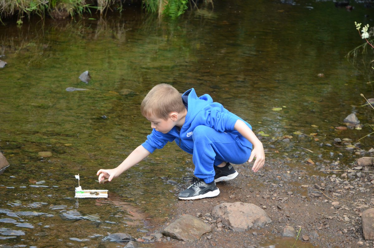 TCVRewilding's tweet photo. Lots of fun and wet feet at #RewildTheChild in Faifley today. We built boats and floated them on the Cochno burn! #RewildYourself #NaturePlay https://t.co/ZgMxHwyPbn